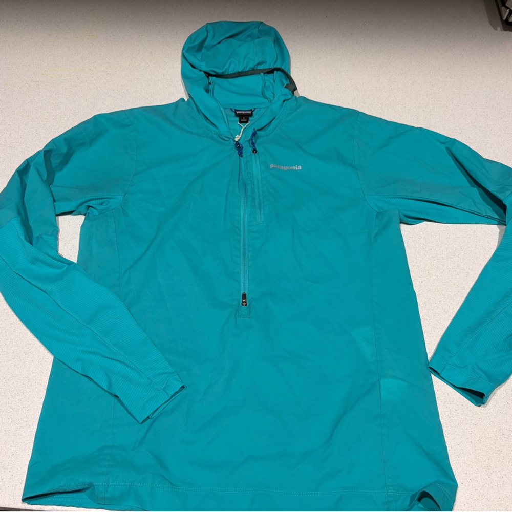 Patagonia Airshed Half-Zip Hooded Windbreaker great condition.